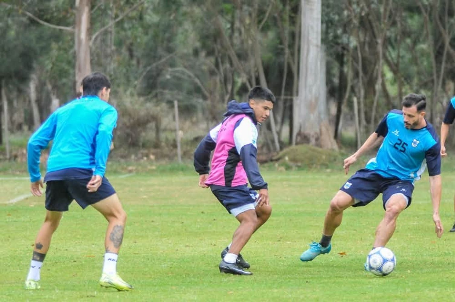 “Quedan cuatro partidos durísimos y el de este domingo no será la excepción”, puntualizó el futbolista del "Lobo", Francisco Maidana.