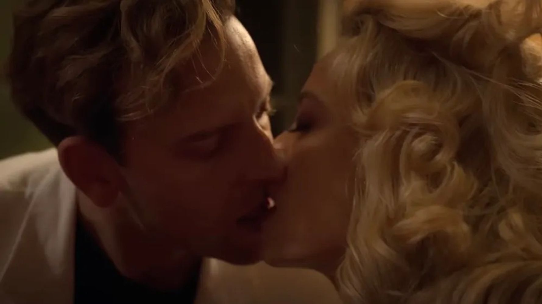 Alessandro Borghi interpreta a Rocco Siffredi en la producción.