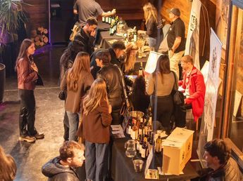 “Camino DiVino”: la muestra que une vino y Carnaval en una experiencia artística