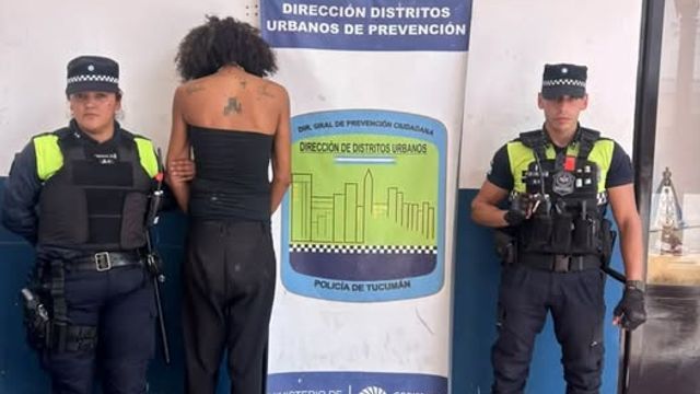 La mujer de 33 años fue trasladada a la dependencia policial por exhibición indecorosa.