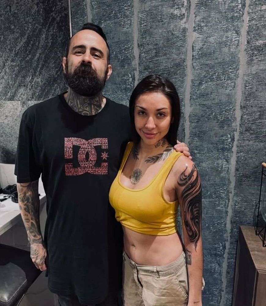María Becerra sorprendió con un nuevo tatuaje y cubrió el diseño que compartía con Xross.