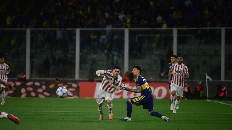 Instituto lo ganaba por sus defensores pero Boca respondió con sus goleadores