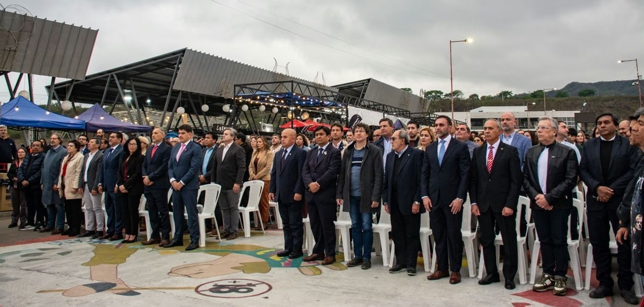 Autoridades de los tres Poderes de la Provincia, legisladores nacionales, funcionarios salteños, directivos de entidades empresariales y delegaciones extranjeras, presentes en el acto de apertura oficial de la Expojuy 2026.