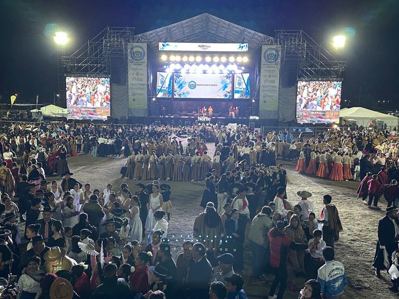 Miles de visitantes colmaron el predio de la fiesta durante la segunda jornada del festival.