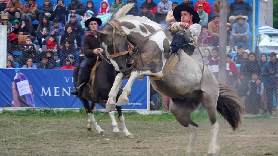 Música y tradición en la segunda noche de la Fiesta del Caballo