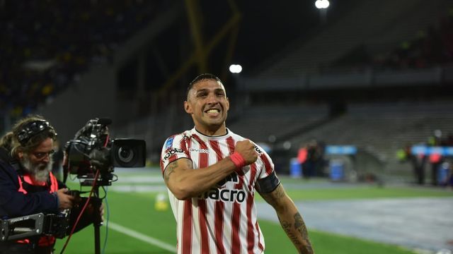 El "Palomo" Fernando Alarcón anotó ante Boca su tercer gol para Instituto en el Clausura.