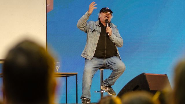 El escritor, guionista y productor charló con el público de la 18ª Feria del Libro de Catamarca.