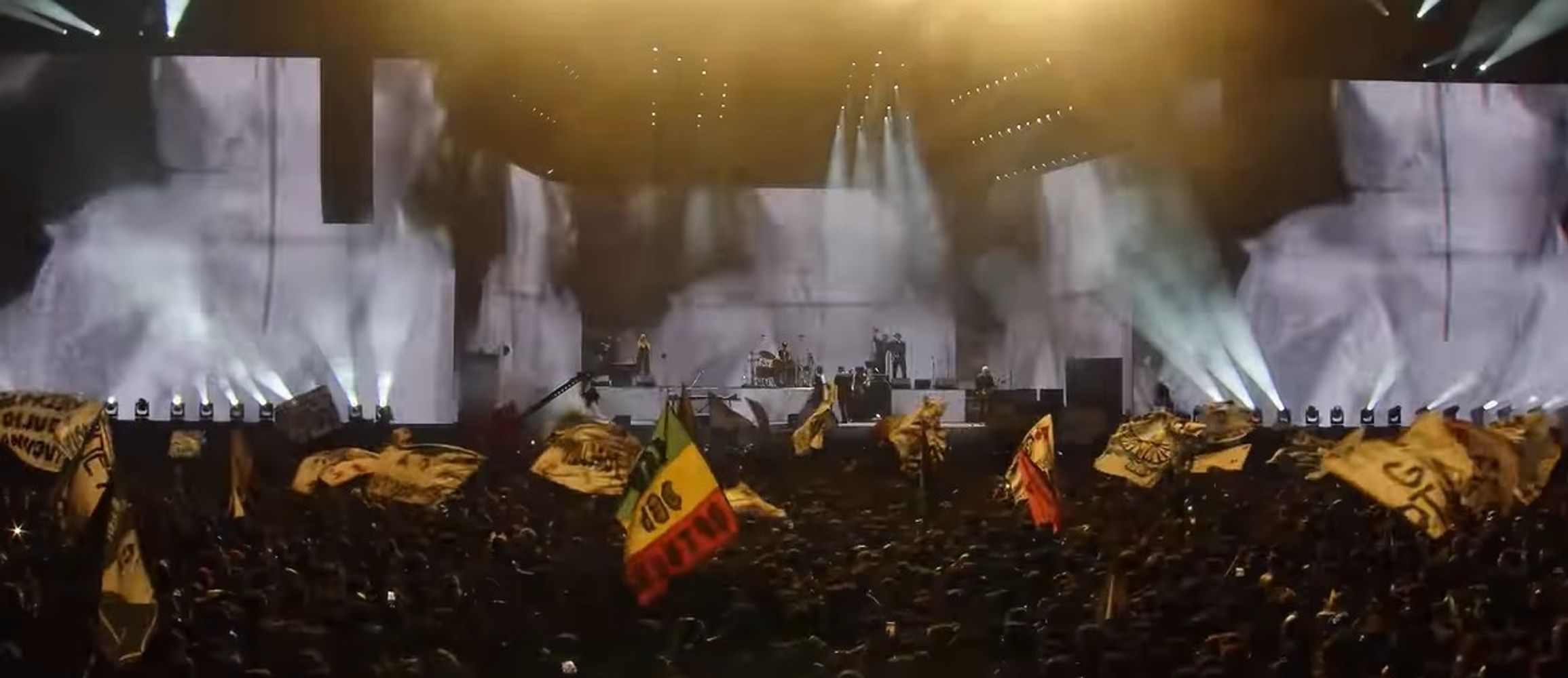 Fans, filas, banderas y emoción en una noche multitudinaria.
