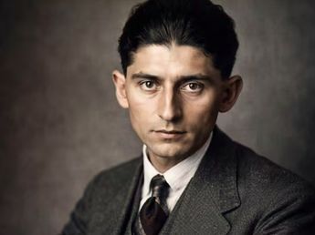 La conmovedora reflexión de Franz Kafka, escritor: “La fortuna es comprender que el suelo sobre el que te encuentras no puede ser más grande que los dos pies que lo cubren"