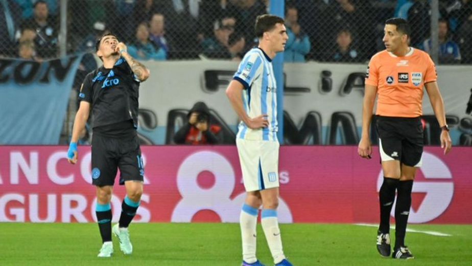 No se vio en TV: El "Chino" Zelarayán se cruzó con un ex Talleres tras el triunfo en Avellaneda