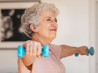 Para mayores de 50 años: esta es la prueba física de 30 segundos que puede revelar si estás perdiendo fuerza en las piernas