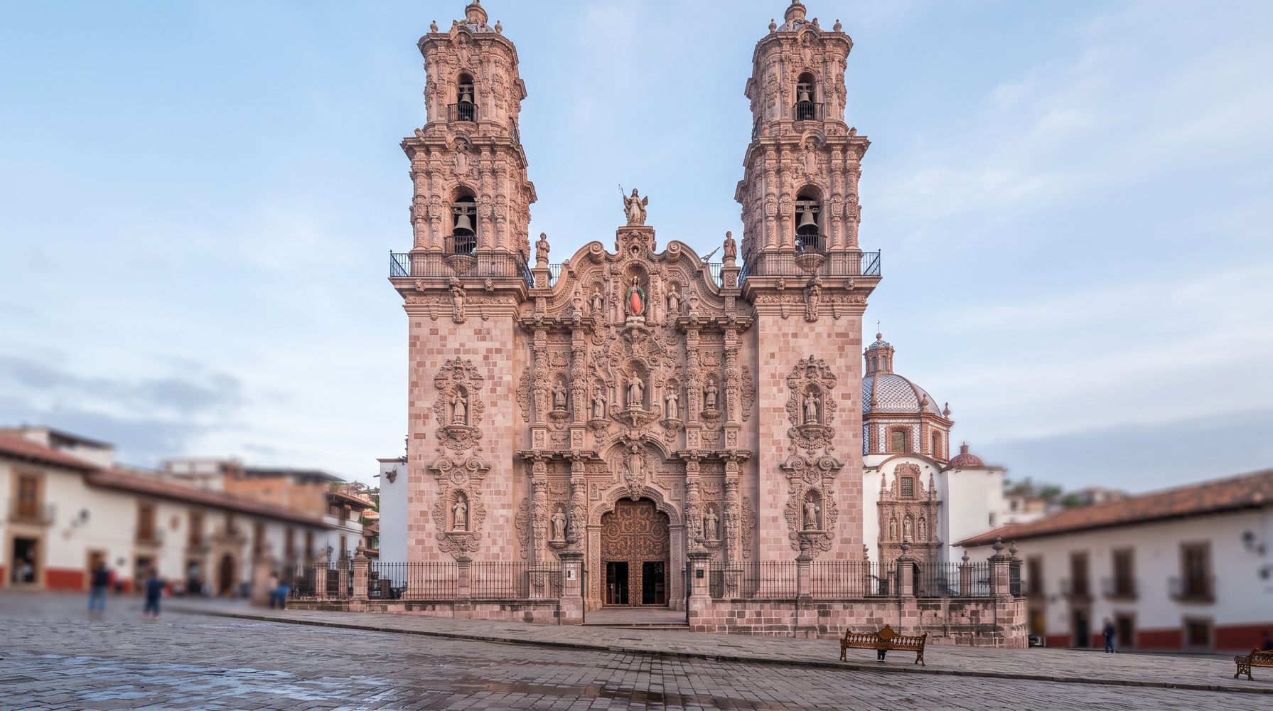 Día del respeto a la diversidad cultural | La polémica reflexión de Juan Miguel Zunzunegui, escritor mexicano: "A Colón le critican jóvenes blancos y de clase media que no existirían sin Cortés ni Colón"