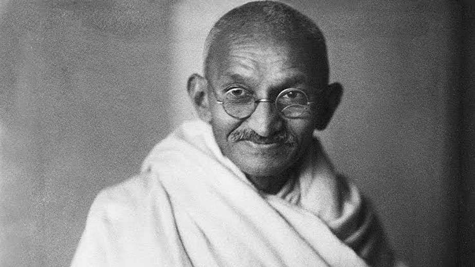 La noble lección de Mahatma Gandhi, pacifista, sobre la generosidad: "Dar agua a cambio de agua no es nada; la verdadera grandeza consiste en devolver el bien por el mal"