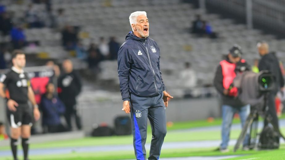 Omar De Felippe se hace cargo del mal momento de Talleres: "No soy tan cagón de irme"