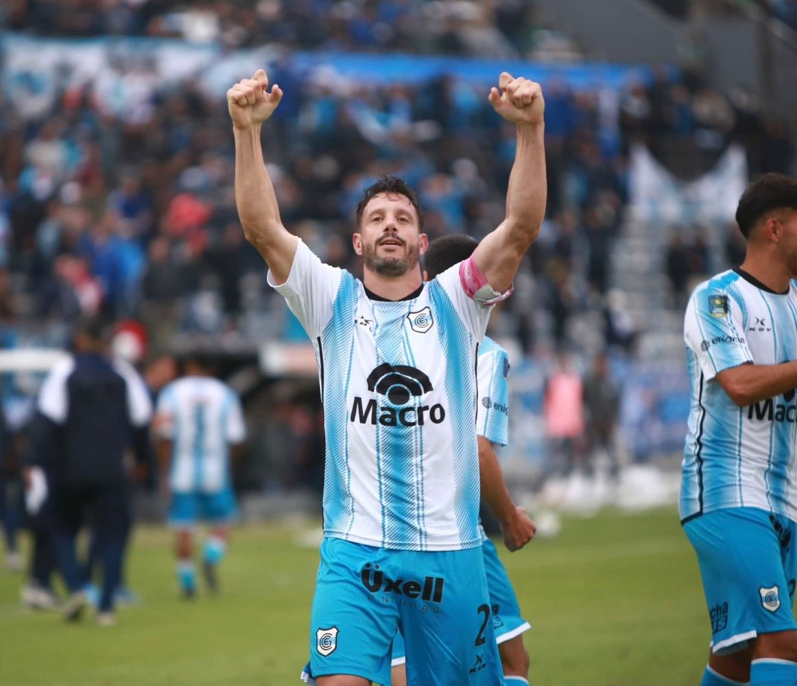 Guillermo Cosaro abrió el marcador de cabeza en el segundo tiempo tras un centro exquisito de Francisco Molina, en lo que fue el primer gol de un partido que el “Lobo” llegó a ganar 2 a 0 antes de dormirse en la defensa y ceder el empate.