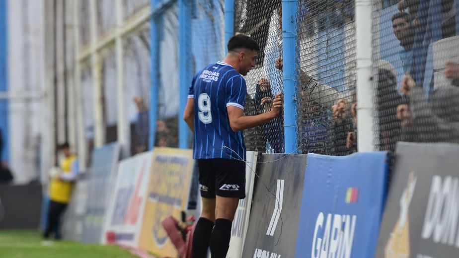 Racing: la sorpresiva reacción de los hinchas, y el cántico de Manuel Pérez contra los barras