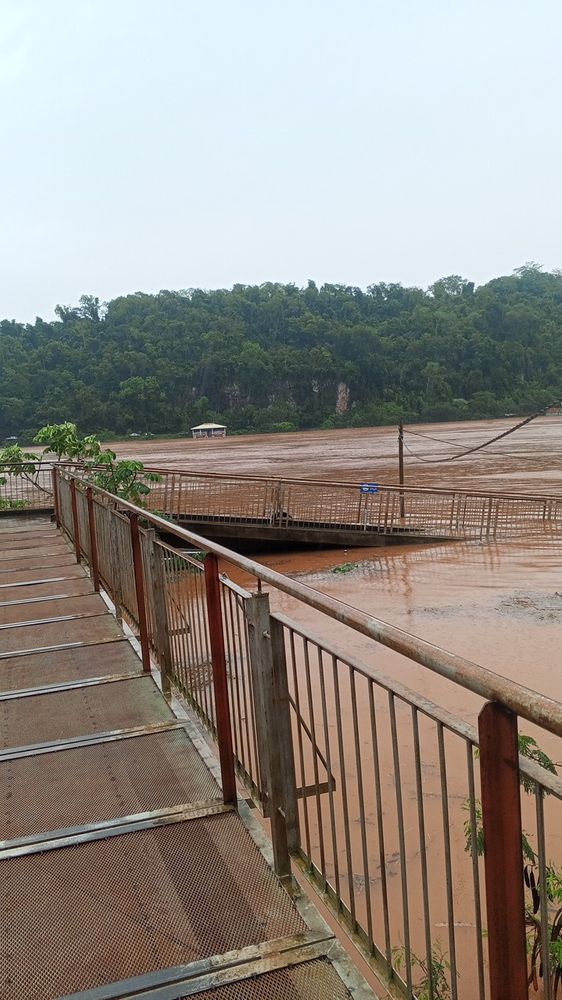 La Policía de Misiones releva zonas inundables y mantiene los controles preventivos ante las intensas lluvias.