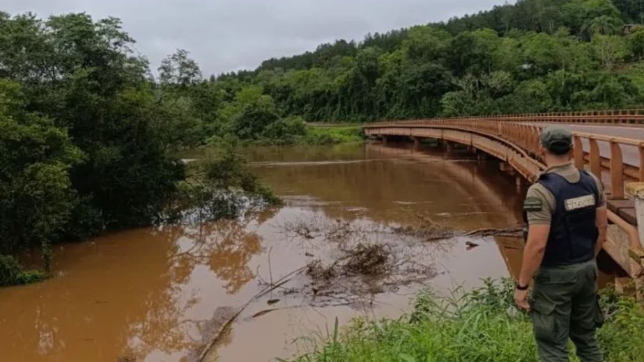 La crecida del Paraná pone bajo monitoreo los puentes de la Ruta 12 en el norte de Misiones