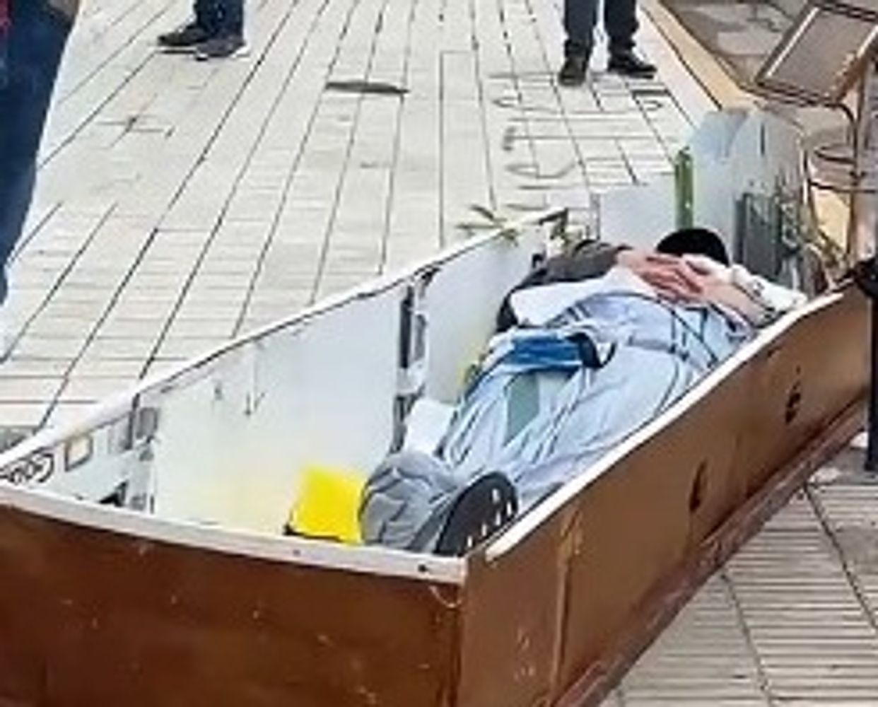 Habló el expolicía que se encadenó en Villa María.