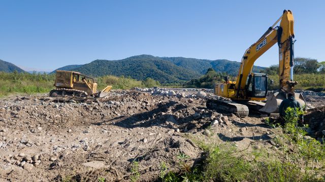 La quebrada de Lules, sobre la Ruta Provincial 321, concentra 200 horas de retroexcavadora y 200 de topadora.
