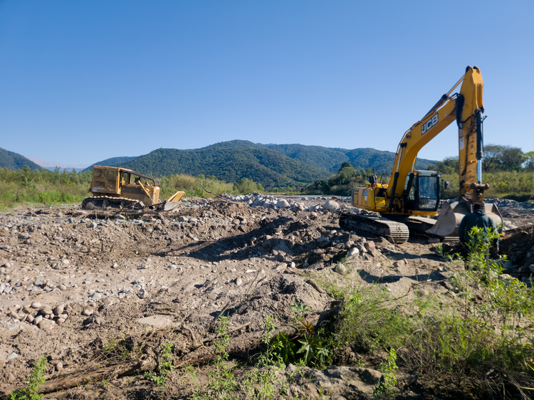 La quebrada de Lules, sobre la Ruta Provincial 321, concentra 200 horas de retroexcavadora y 200 de topadora.