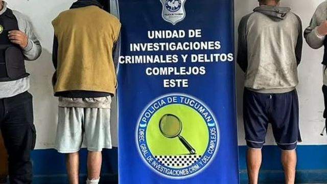 Lo identificaron durante un patrullaje preventivo. Su acompañante, de 19 años, también fue aprehendido por resistirse a la intervención.