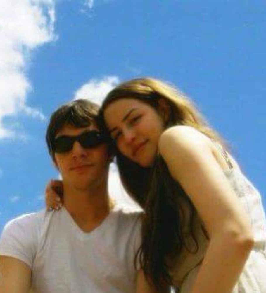 RJ Mitte y Saint Sasha.