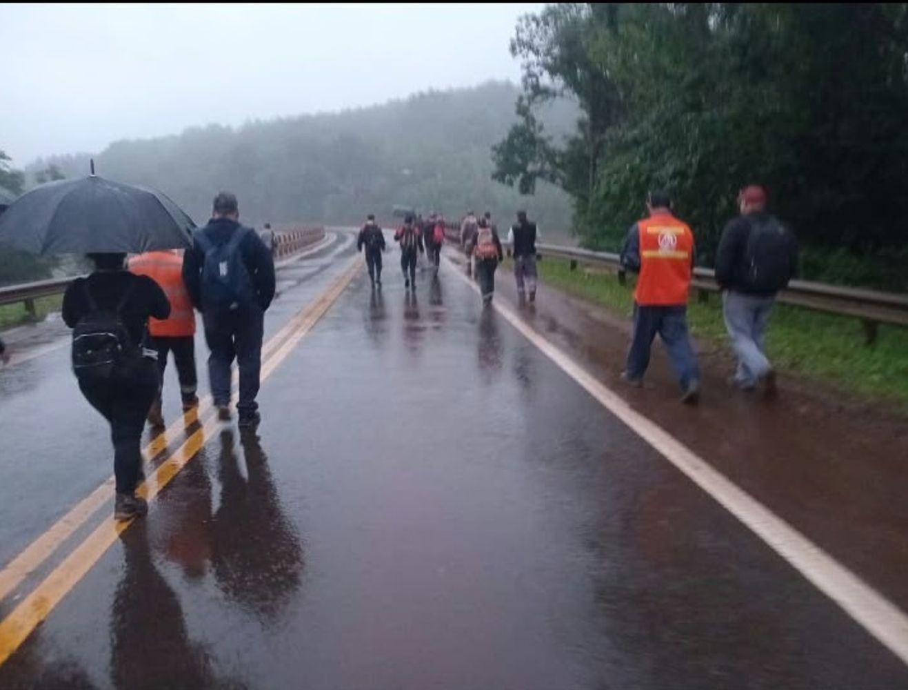 Corte del puente Banana en Piray: la alternativa por ruta implica un desvío de 230 kilómetros.