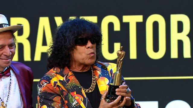 La Mona fue homenajeado en los Martín Fierro de la Música.