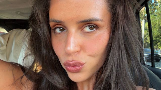 Nathy Peluso presumió su figura con un minivestido color verde lima y marcó la tendencia de la próxima temporada