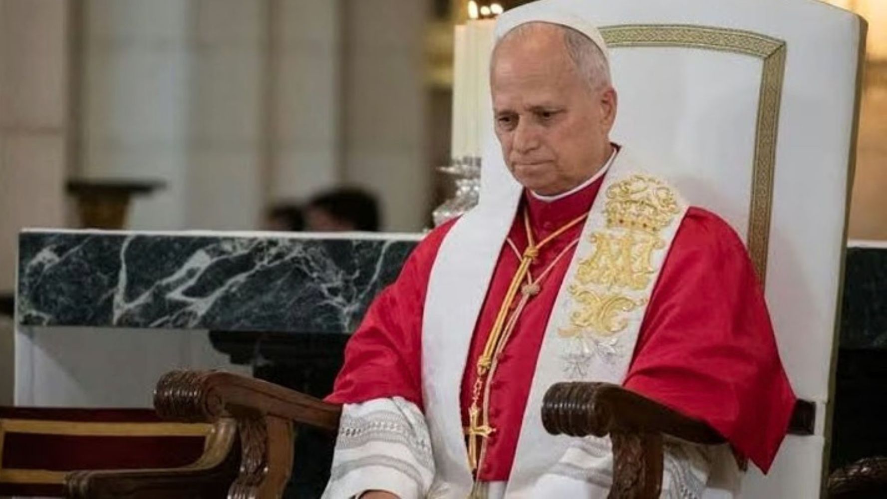León XIV fue operado en Roma después de que los estudios confirmaran un adenocarcinoma pulmonar.
