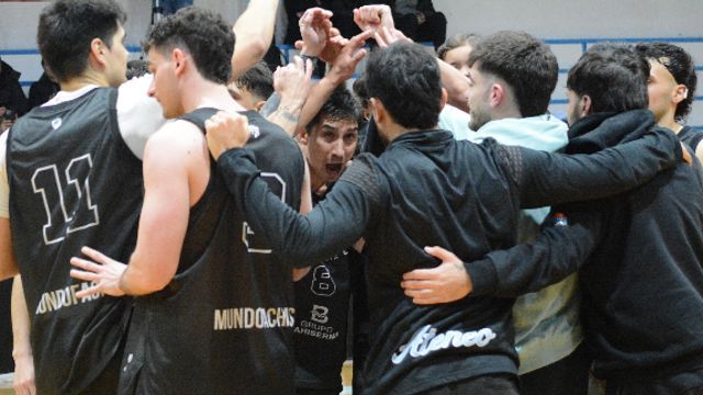 Ateneo ganó y clasificó a cuartos de final. (Foto: Marcelo Barth).