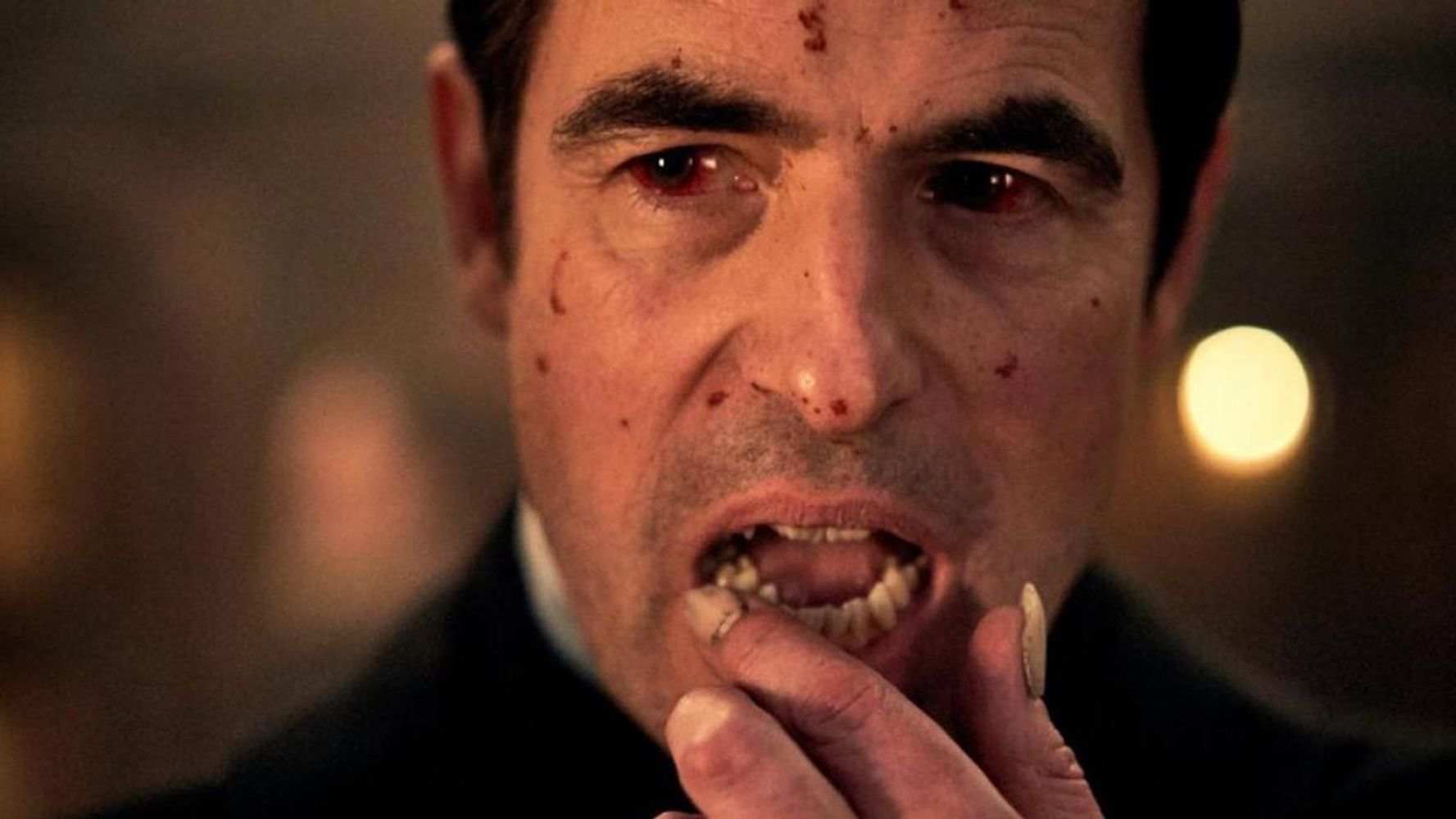 Drácula presenta una versión oscura del legendario vampiro.
