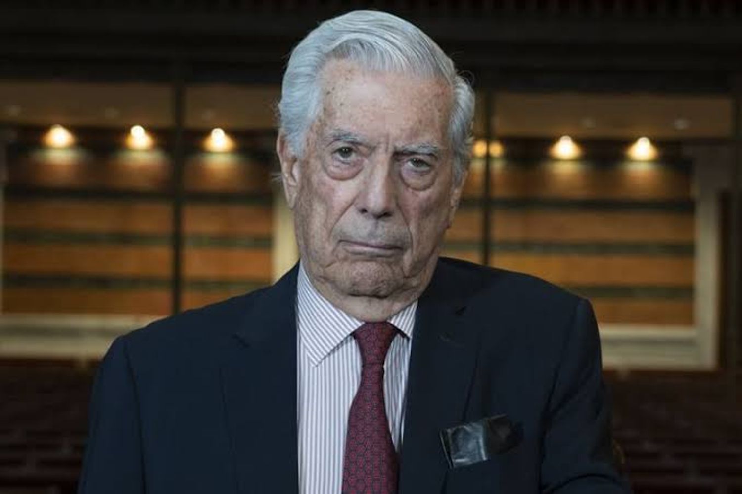 La emotiva reflexión de Mario Vargas Llosa, escritor: "Cuando la realidad se vuelve irresistible, la ficción es un refugio. Refugio de tristes, nostálgicos y soñadores"