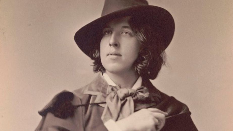 La provocadora frase de Oscar Wilde, escritor, sobre el amor en pareja: “Un hombre puede vivir feliz con cualquier mujer, siempre y cuando no la ame”