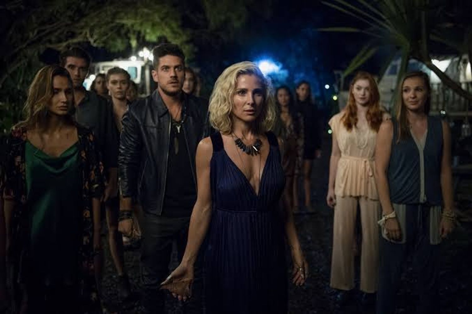 Tidelands combina escenas provocativas con una trama de misterio sobrenatural.
