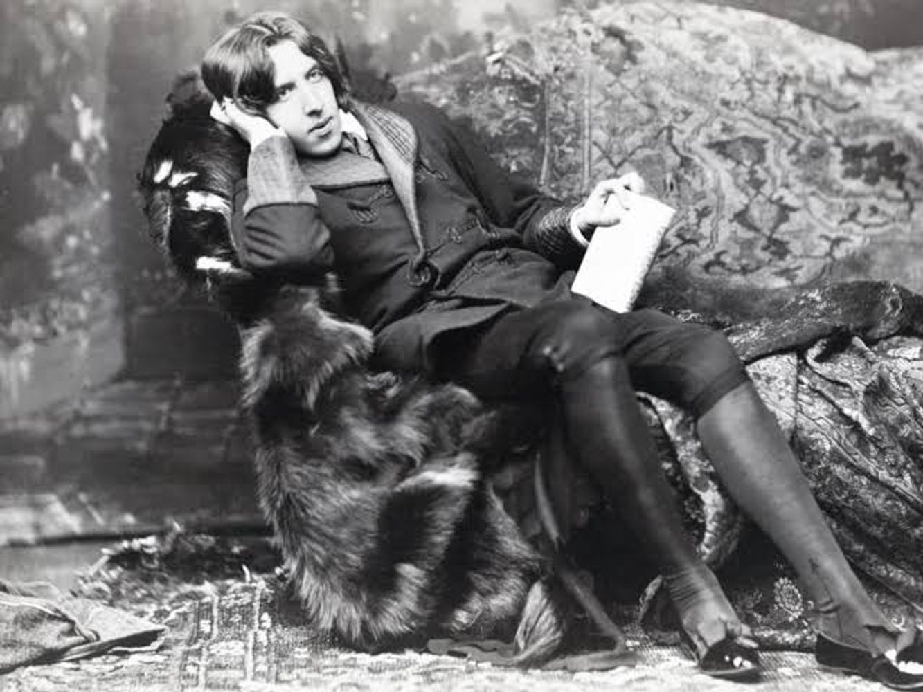La cruda reflexión de Oscar Wilde, escritor, sobre el comportamiento humano: “El hombre es menos él mismo cuando habla en su propia persona. Dale una máscara y te dirá la verdad”