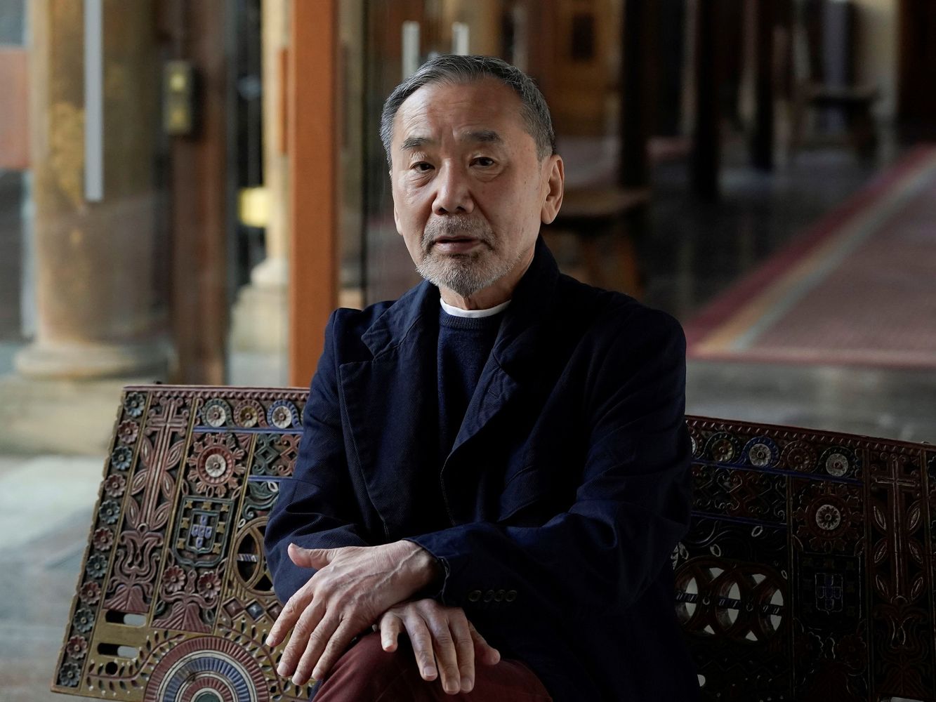 La noble lección de Haruki Murakami, escritor japonés: “Y cuando la tormenta termine, no recordarás cómo lograste atravesarla. Pero una cosa es segura: no serás la misma persona que entró en ella”