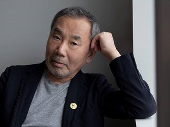 La noble lección de Haruki Murakami, escritor japonés: “Y cuando la tormenta termine, no recordarás cómo lograste atravesarla. Pero una cosa es segura: no serás la misma persona que entró en ella”