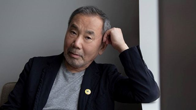 La noble lección de Haruki Murakami, escritor japonés: “Y cuando la tormenta termine, no recordarás cómo lograste atravesarla. Pero una cosa es segura: no serás la misma persona que entró en ella”