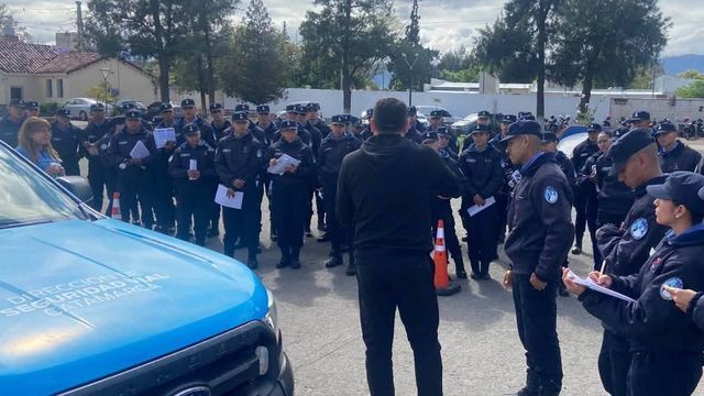 Los alumnos de primer año de la Escuela de Cadetes tuvieron una jornada con agentes de la Dirección de Seguridad Vial.