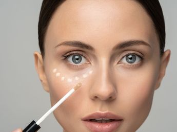María Nebrera, maquilladora profesional, sobre el cuidado facial: "El corrector de ojeras no dura todo el día. Que no te engañen, hay que retocarlo así que opta por uno ligero"