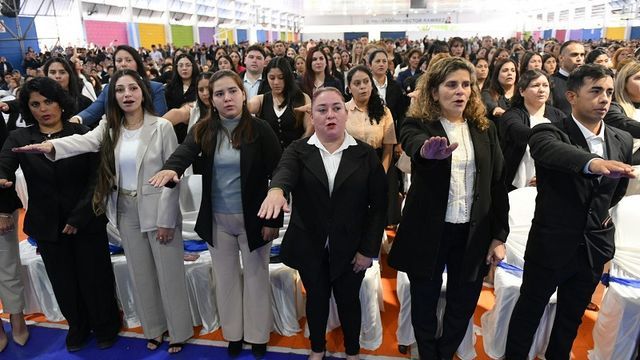 Los 230 egresados del CENT Nº 74 recibieron sus títulos en la Ciudad Deportiva de ATSA.