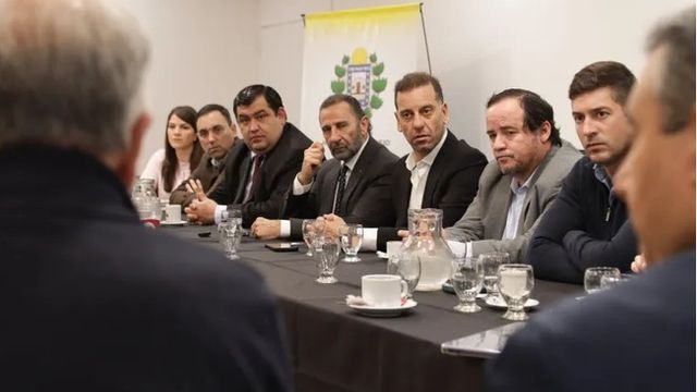 El Concejo abrió una mesa de trabajo por los 253 edificios habitados sin certificado; el desalojo, aclaró Juri, será la última opción.