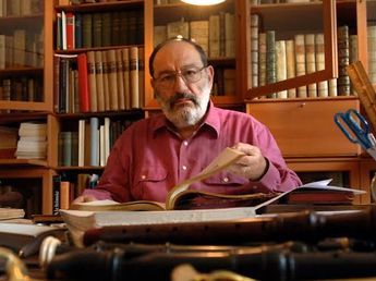 La profunda reflexión de Umberto Eco, escritor, sobre la influencia de los padres: “Nos convertimos en aquello que nuestro padre nos enseñó sin molestarse en educarnos”