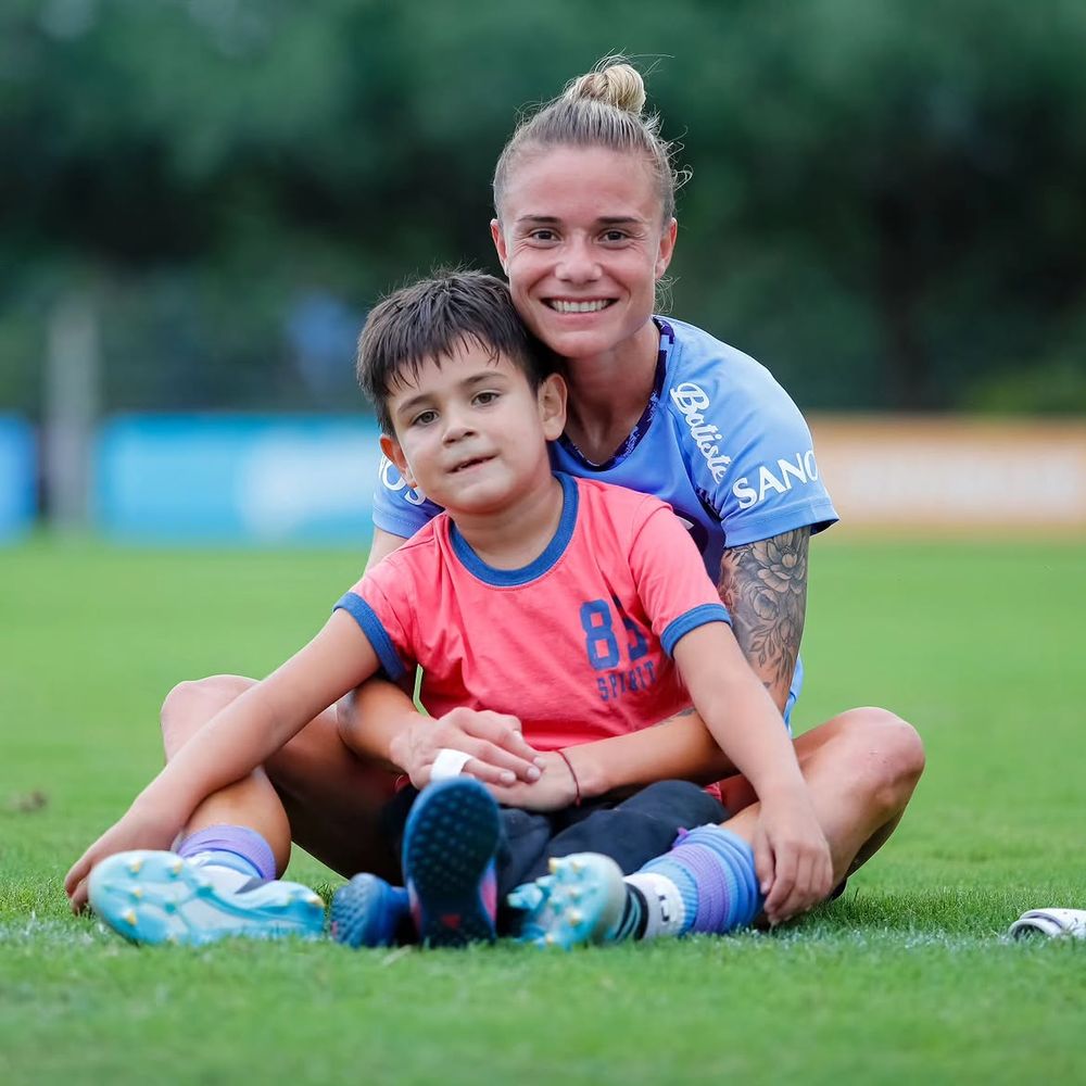 Julieta Alaides Paz y su hijo.