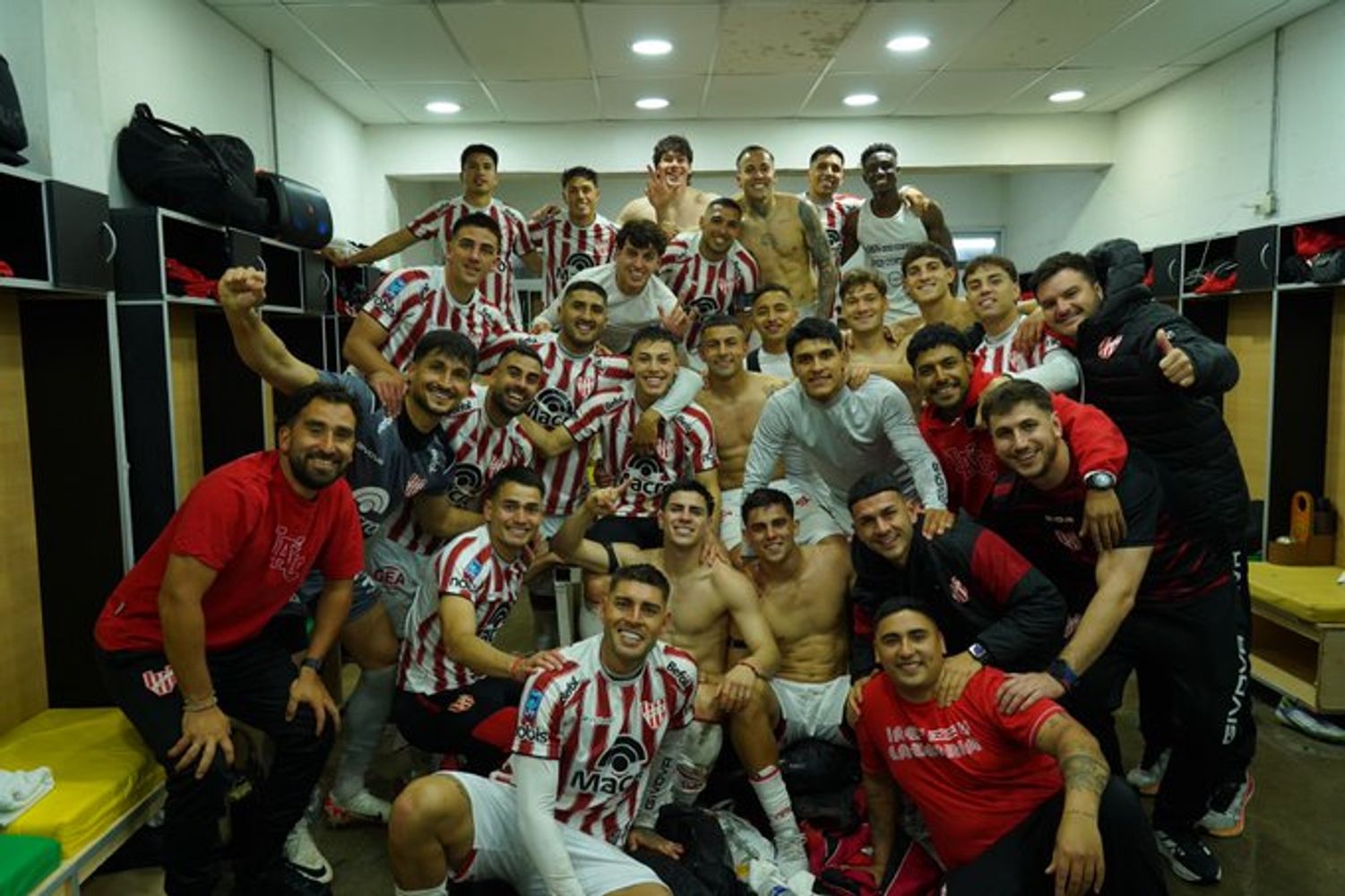 Arriba la Gloria. Cada vez más puntero, Instituto vuelve con los tres puntos de Florencio Varela.