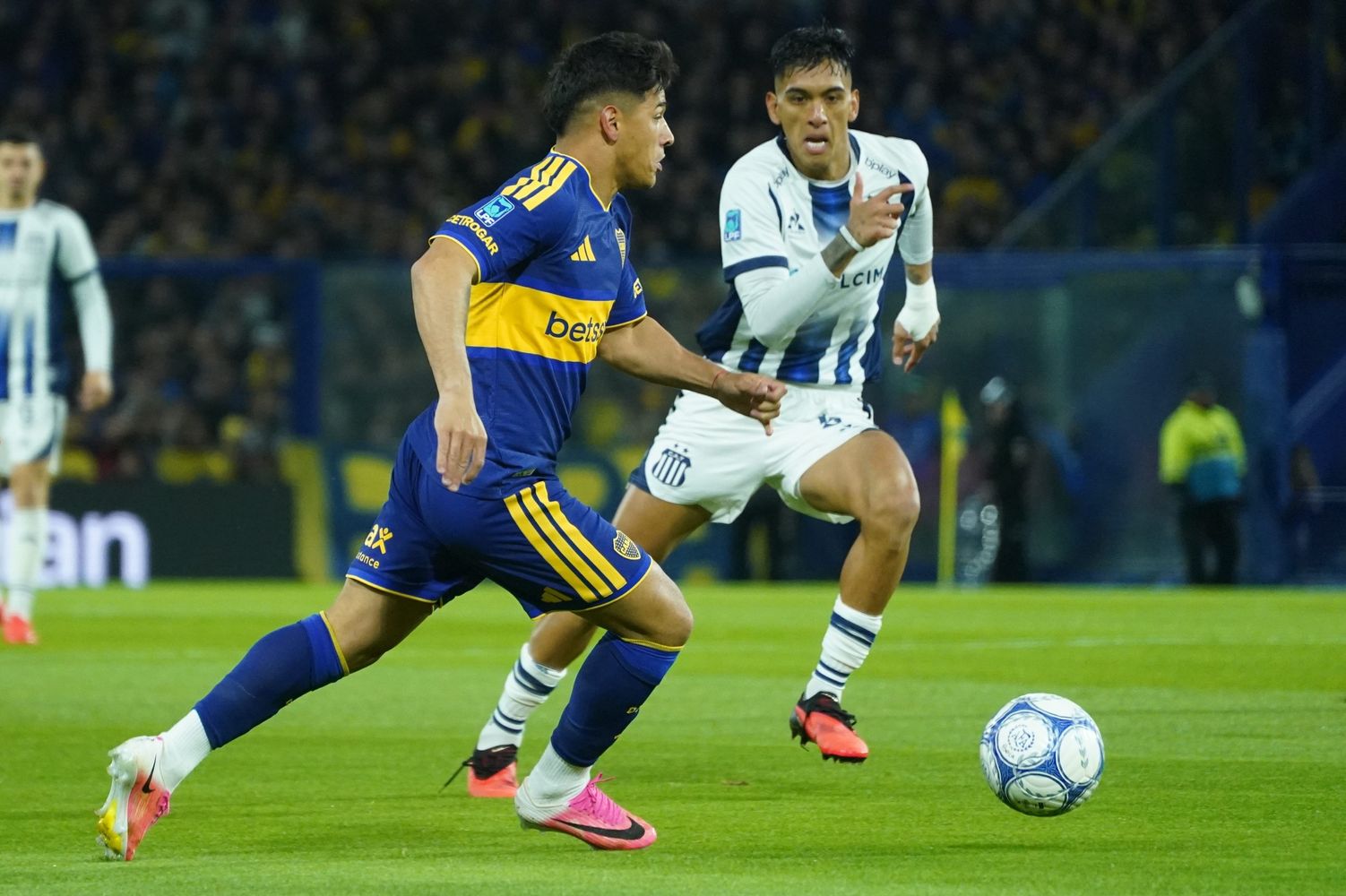 Matías Galarza abrió el marcador con un golazo para Talleres. Sus declaraciones provocaron malestar.
