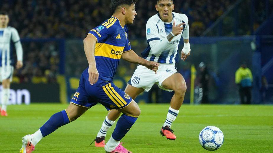 Matías Galarza abrió el marcador con un golazo para Talleres. Siete minutos después, el 1 a 1 de Boca.