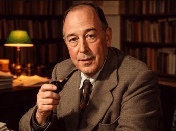 La conmovedora reflexión de C. S. Lewis, escritor británico, sobre la edad: “Nunca se es demasiado viejo para fijarse una nueva meta o para soñar un nuevo sueño"